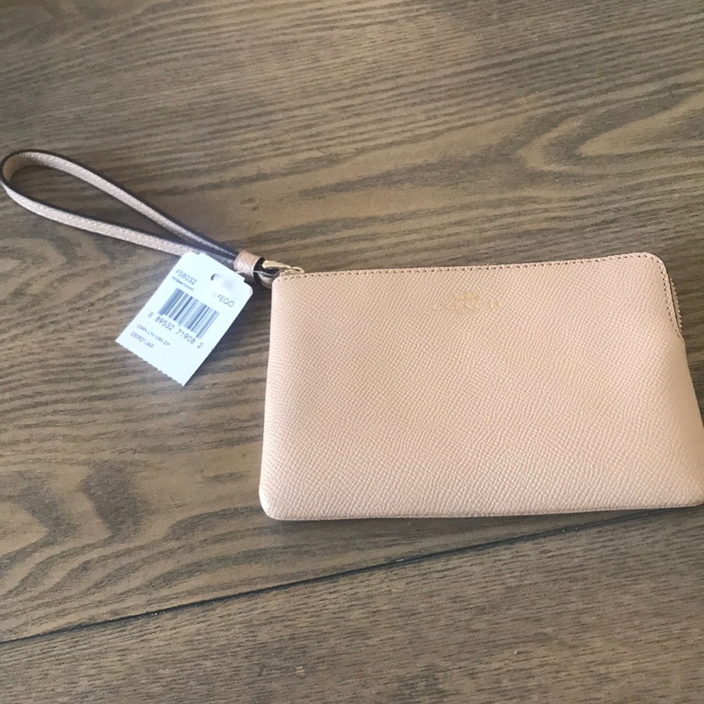 Price drop! Brand new Coach Wristlet!